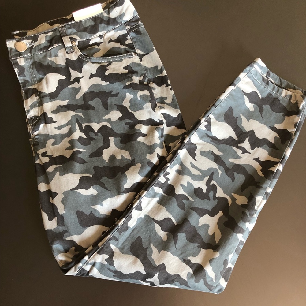 NWT Lane Bryant Camo Mid Rise Skinny Pants Size 16